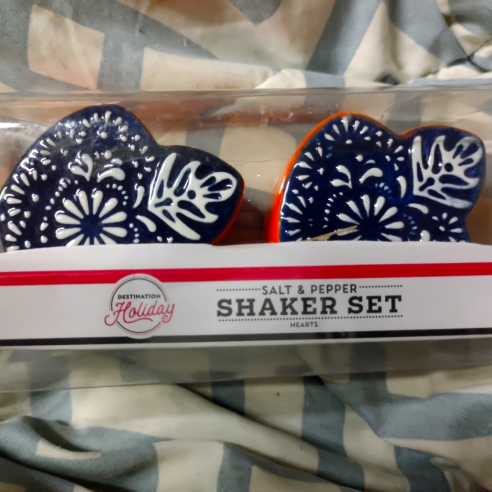 Salt and pepper shakers new